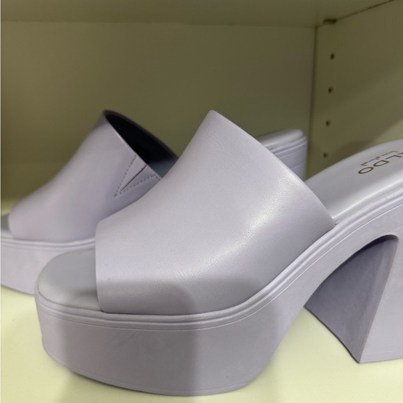 Aldo purple leather upper heel height 4.25” slip on style Block Heeled. Size 7 - Picture 2 of 8